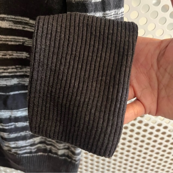 Chaser Lace-up Long-sleeve Knit Top Size Medium Black and off-white - Picture 4 of 8